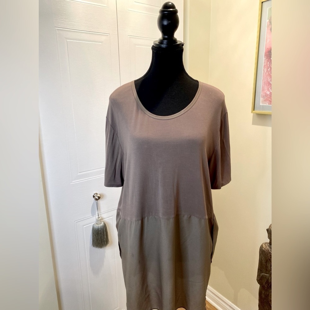 ✅Joe Fresh army  green flowy Tshirt & btm chiffon like fabric w/ vents 💚 - Picture 2 of 9